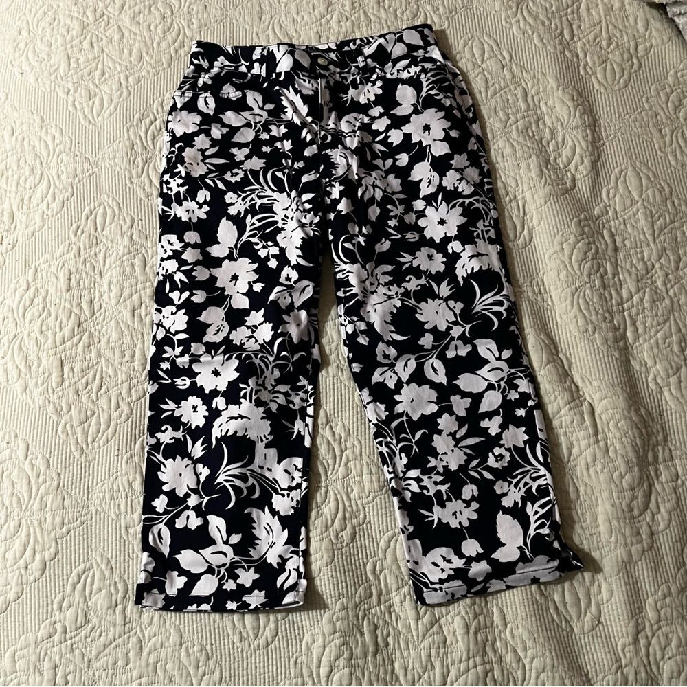 Chaps Black and White Floral Capris size 4